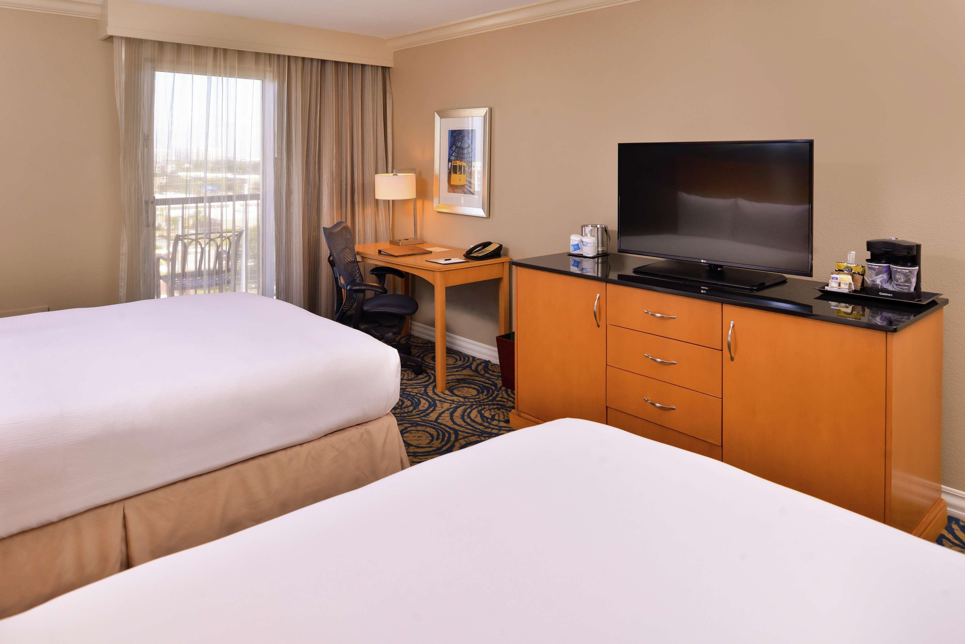 Doubletree By Hilton Hotel Tampa Airport-Westshore Екстер'єр фото