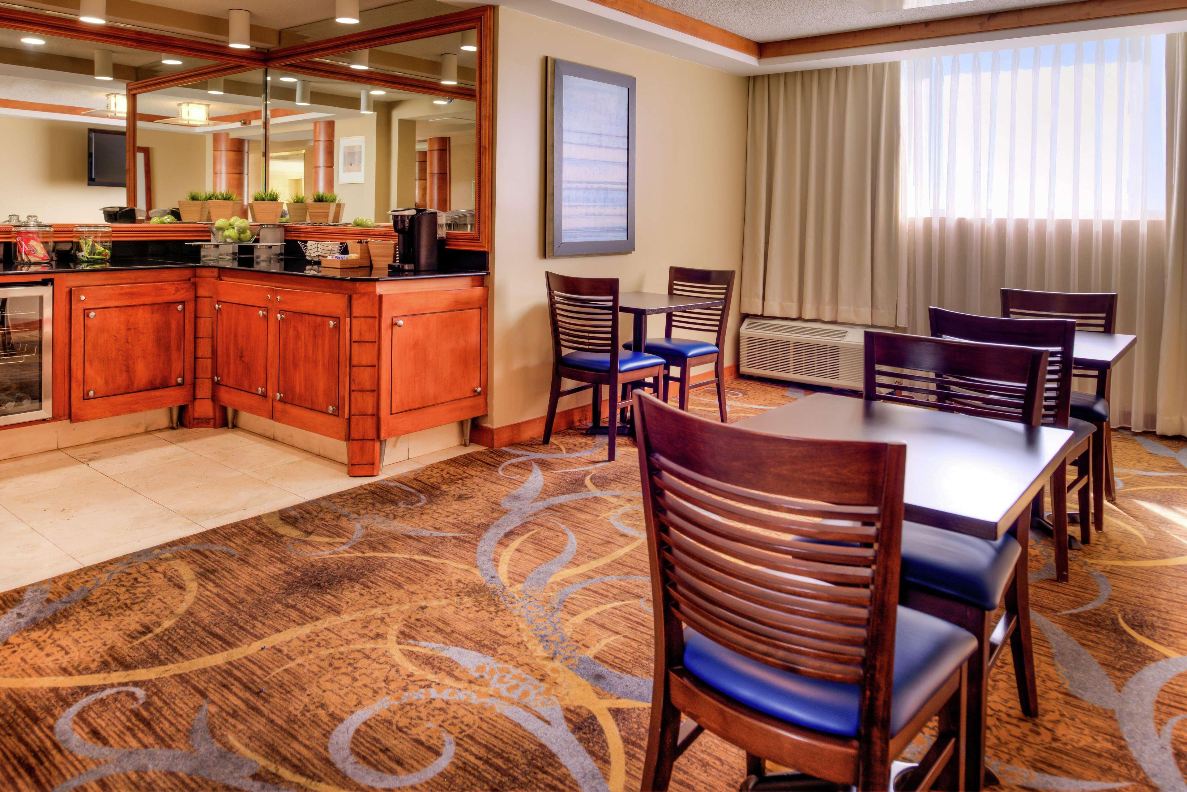 Doubletree By Hilton Hotel Tampa Airport-Westshore Екстер'єр фото